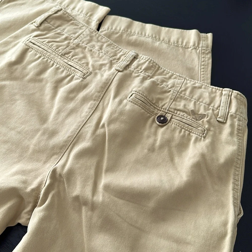 American Eagle outfitters relaxed khaki  pants,32 x 34, good condition